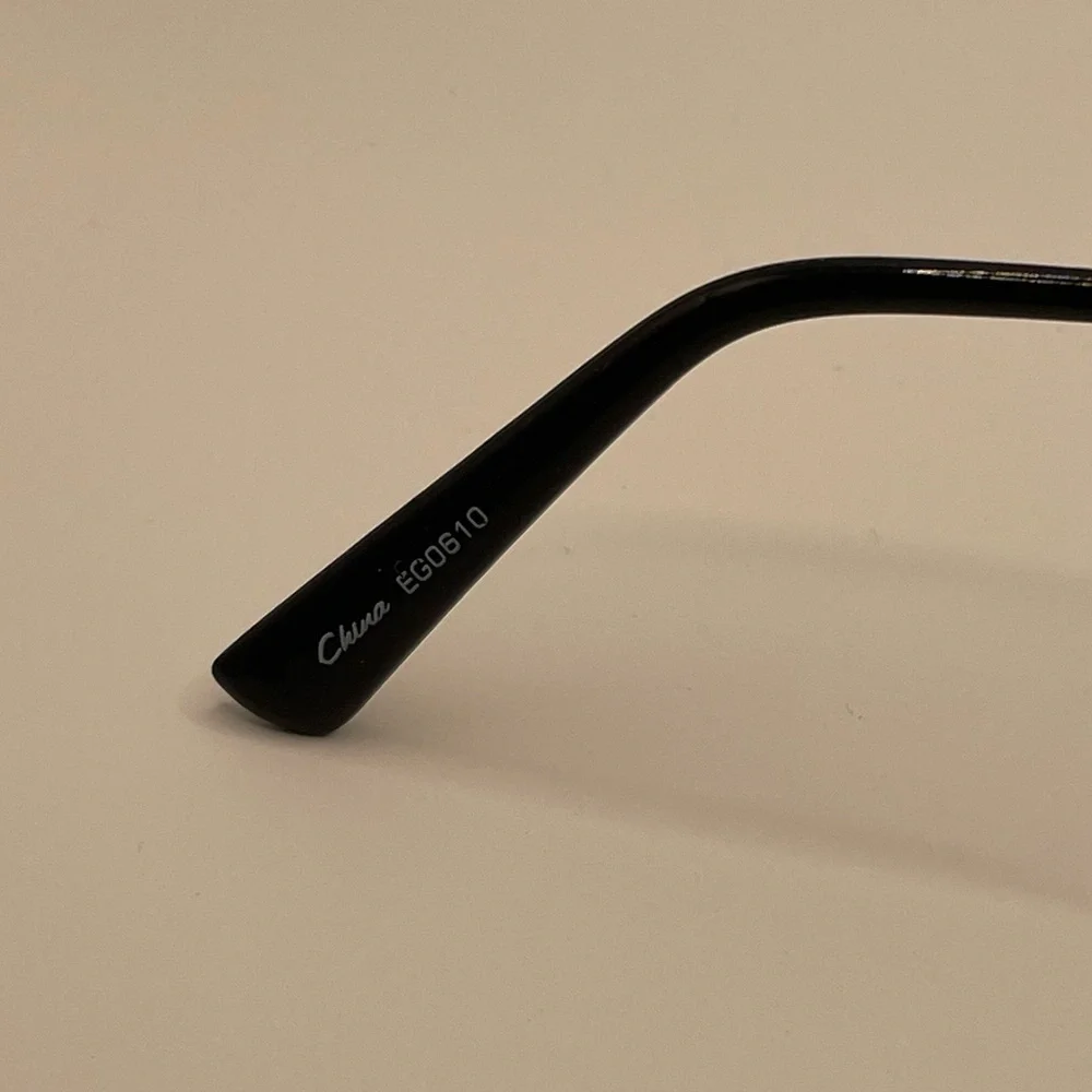 Foster Grant Aviator Sunglasses • Black